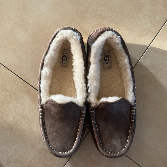 UGG Shoes - 🐻NEW 🐻 brown uggs